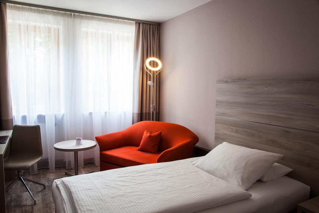 Hotel Kastanienhof Erding Room photo